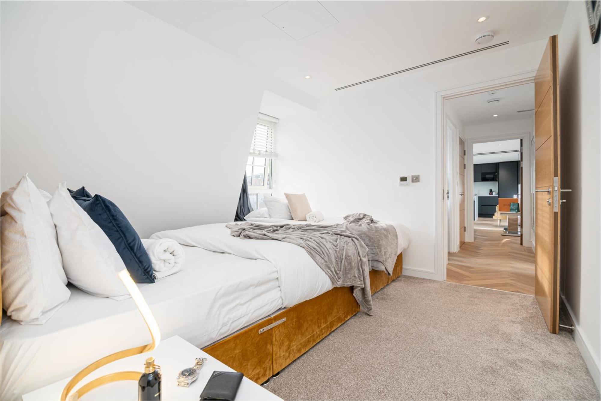 Stunning 1-Bedroom Penthouse In Marble Arch 72 Лондон Экстерьер фото