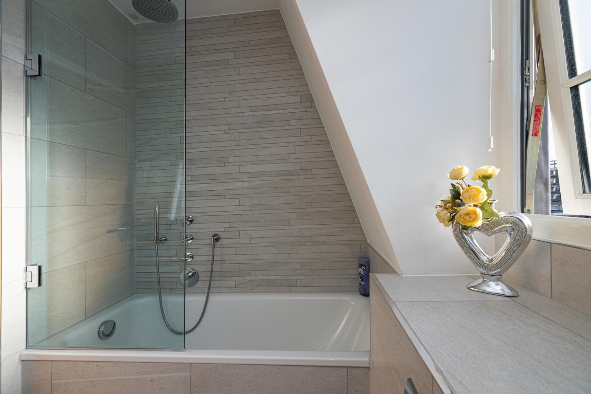 Stunning 1-Bedroom Penthouse In Marble Arch 72 Лондон Экстерьер фото
